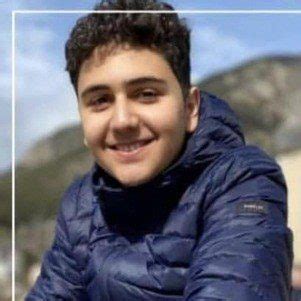 Menino de 14 anos morre afogado após se enroscar em escada .